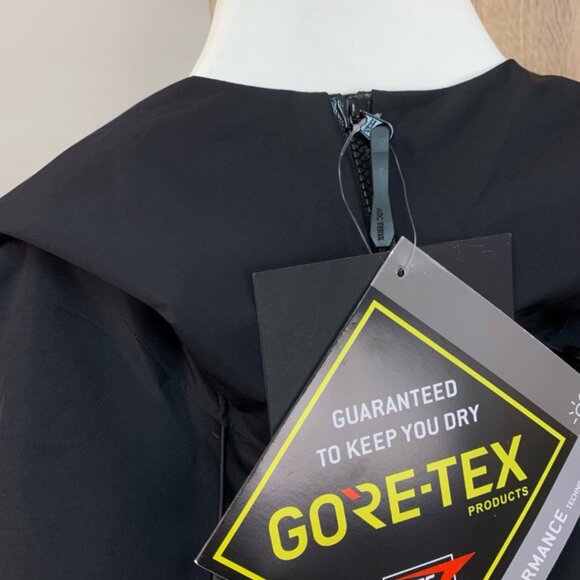 Arc’teryx Beta Series Beta LT Hooded Hardshell Jacket - Picture 3 of 10